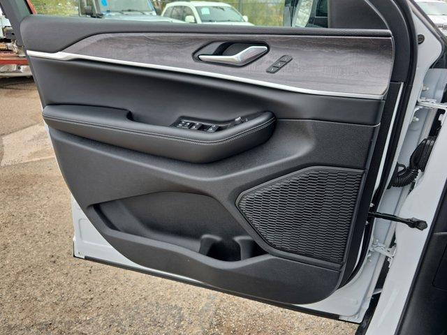 new 2025 Jeep Grand Cherokee L car, priced at $43,882