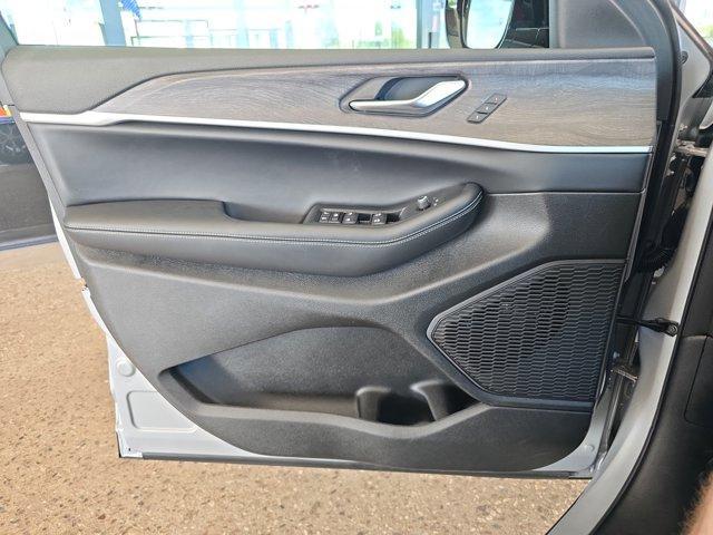 new 2025 Jeep Grand Cherokee car, priced at $37,180