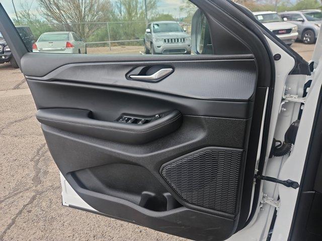 new 2025 Jeep Grand Cherokee car, priced at $38,211