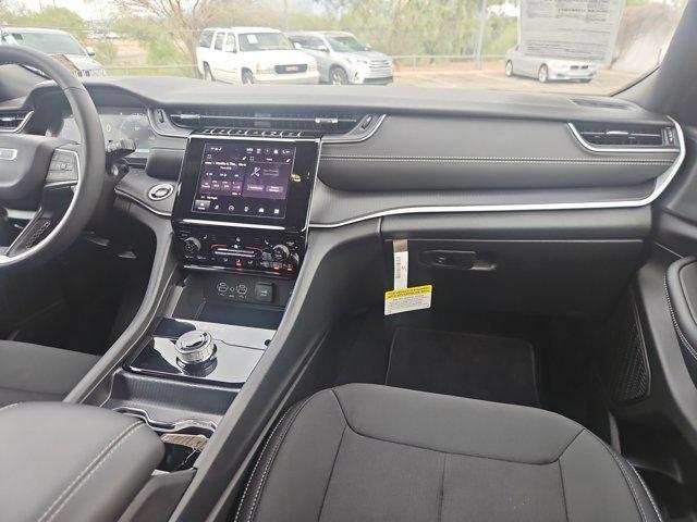 new 2025 Jeep Grand Cherokee car, priced at $38,211