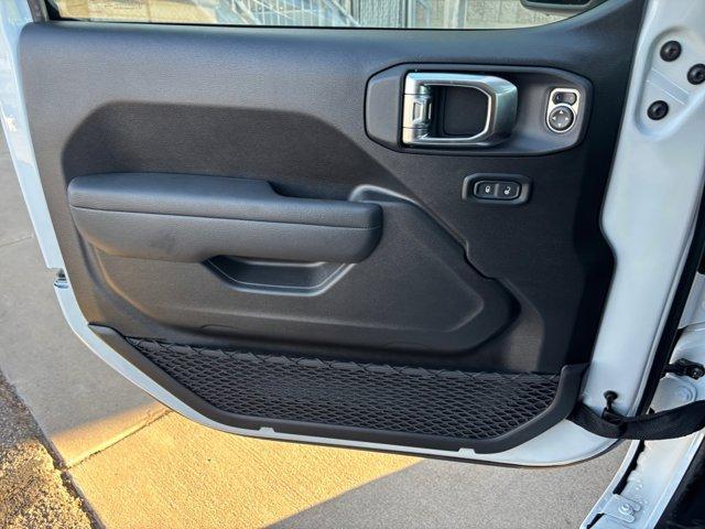 new 2025 Jeep Wrangler car, priced at $46,514