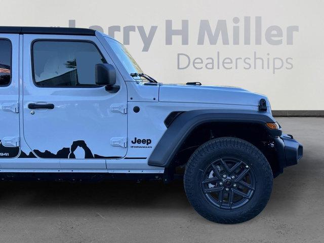 new 2025 Jeep Wrangler car, priced at $43,668