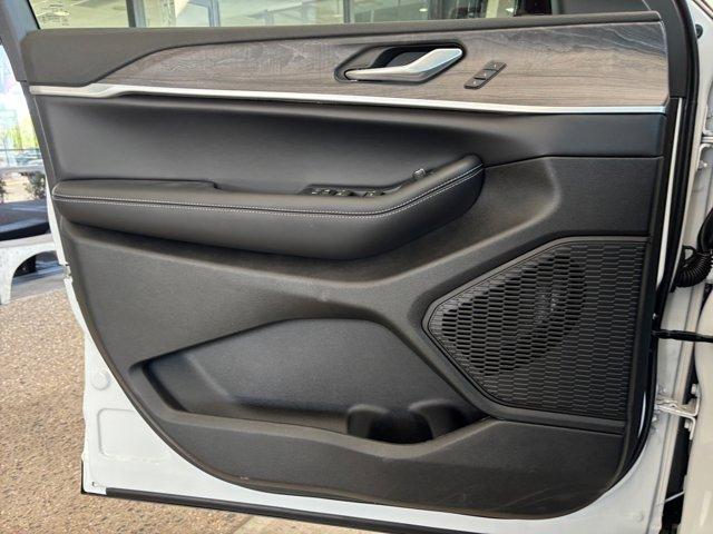 new 2025 Jeep Grand Cherokee car, priced at $49,221