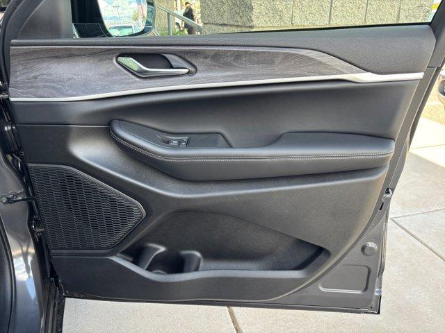 new 2025 Jeep Grand Cherokee car, priced at $40,876
