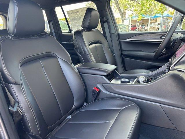 new 2025 Jeep Grand Cherokee car, priced at $40,876