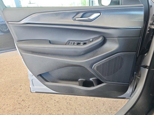 new 2025 Jeep Grand Cherokee car, priced at $39,567
