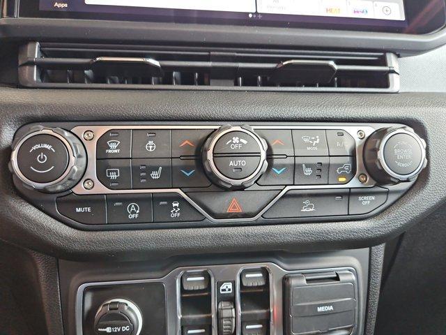 new 2025 Jeep Gladiator car, priced at $46,979