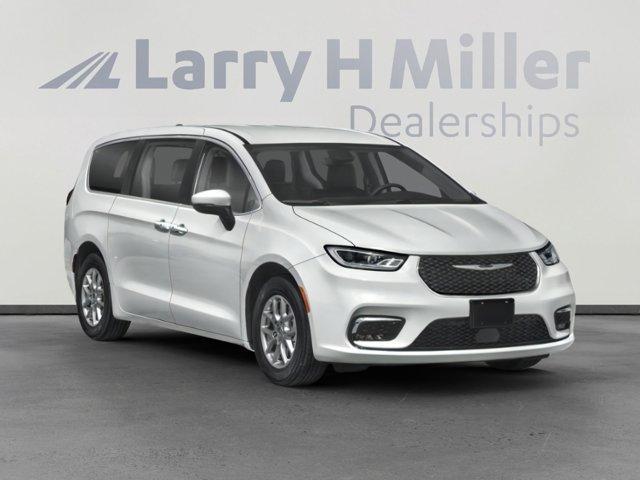 used 2023 Chrysler Pacifica car, priced at $29,322