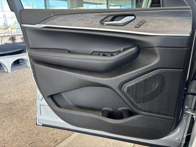new 2025 Jeep Grand Cherokee car, priced at $50,652