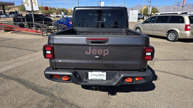 new 2025 Jeep Gladiator car, priced at $53,424