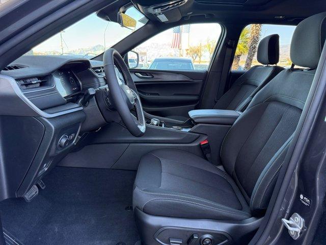 new 2025 Jeep Grand Cherokee car, priced at $38,997