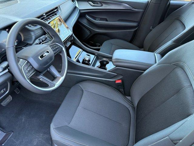new 2025 Jeep Grand Cherokee car, priced at $38,997
