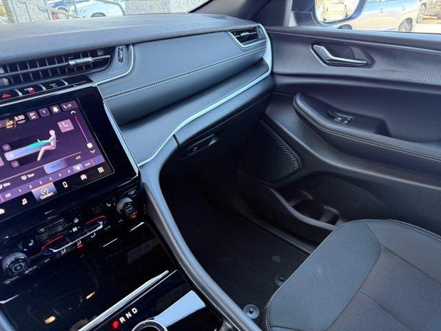 new 2025 Jeep Grand Cherokee car, priced at $38,997