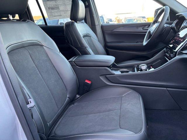 new 2025 Jeep Grand Cherokee car, priced at $40,205