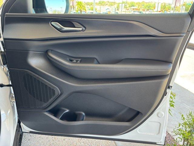 new 2025 Jeep Grand Cherokee car, priced at $38,972