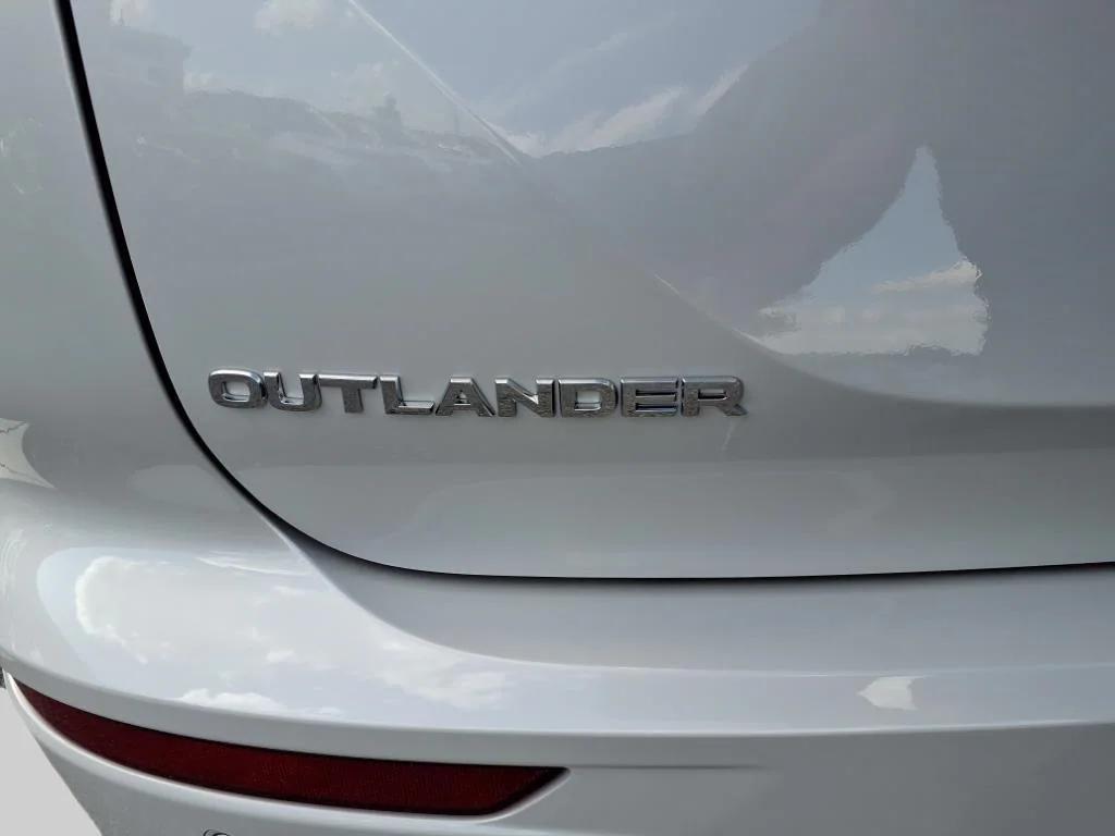 new 2025 Mitsubishi Outlander car, priced at $43,125