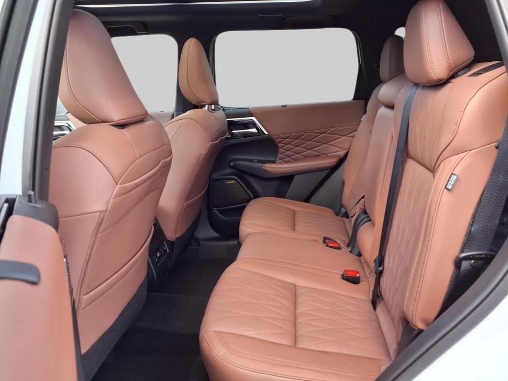 new 2025 Mitsubishi Outlander car, priced at $43,125