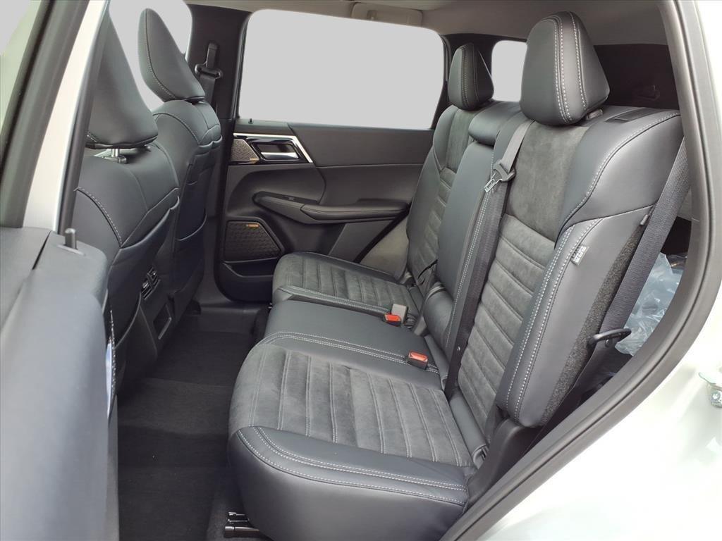 new 2025 Mitsubishi Outlander car, priced at $39,450