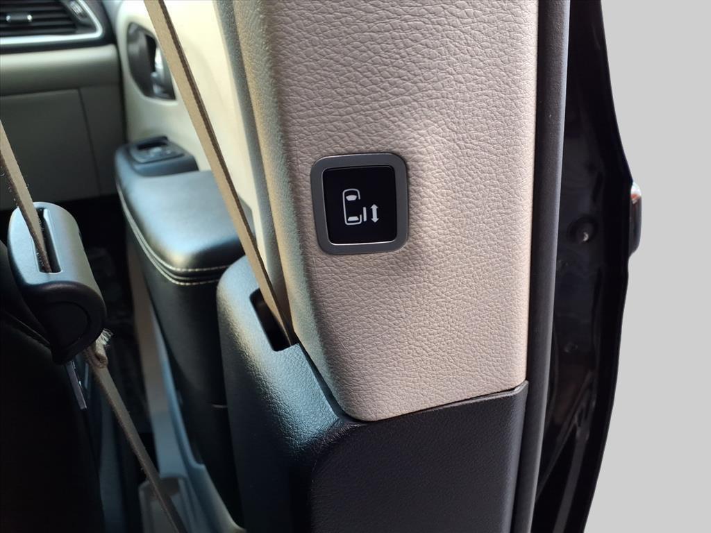 used 2024 Chrysler Pacifica car, priced at $31,350