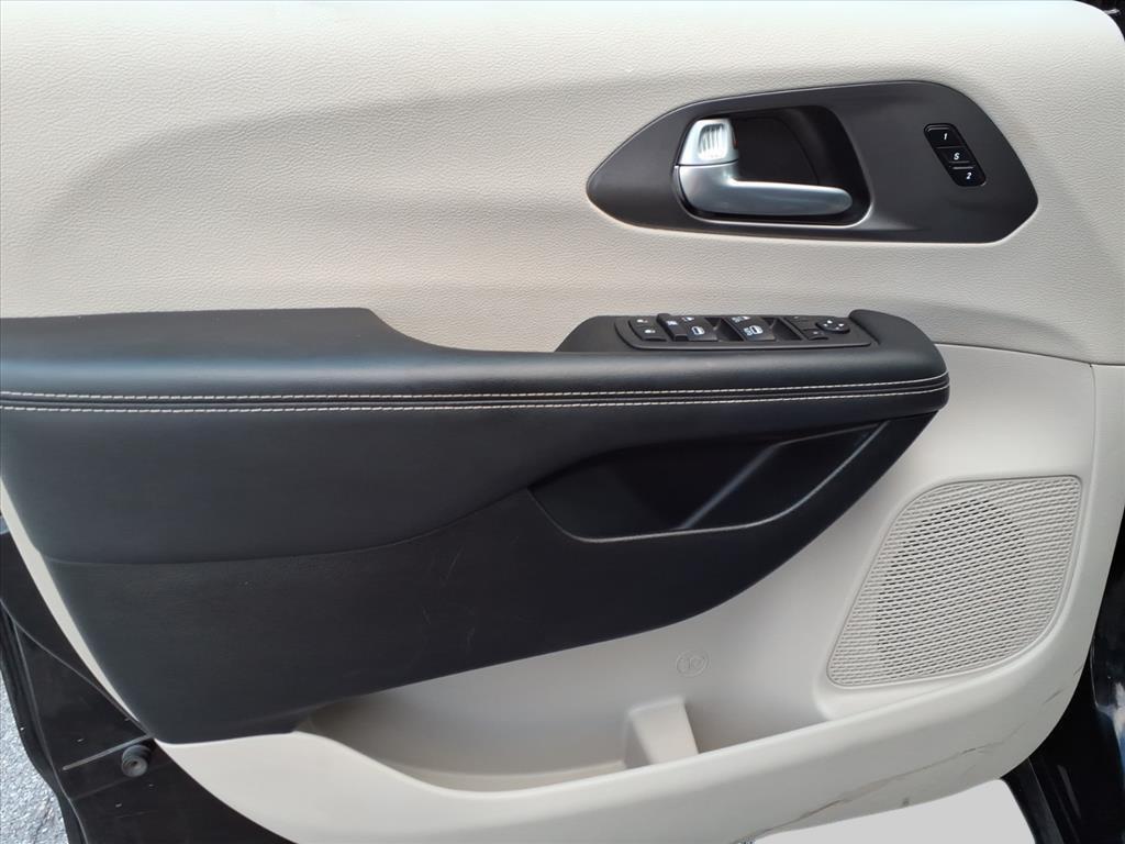 used 2024 Chrysler Pacifica car, priced at $31,350