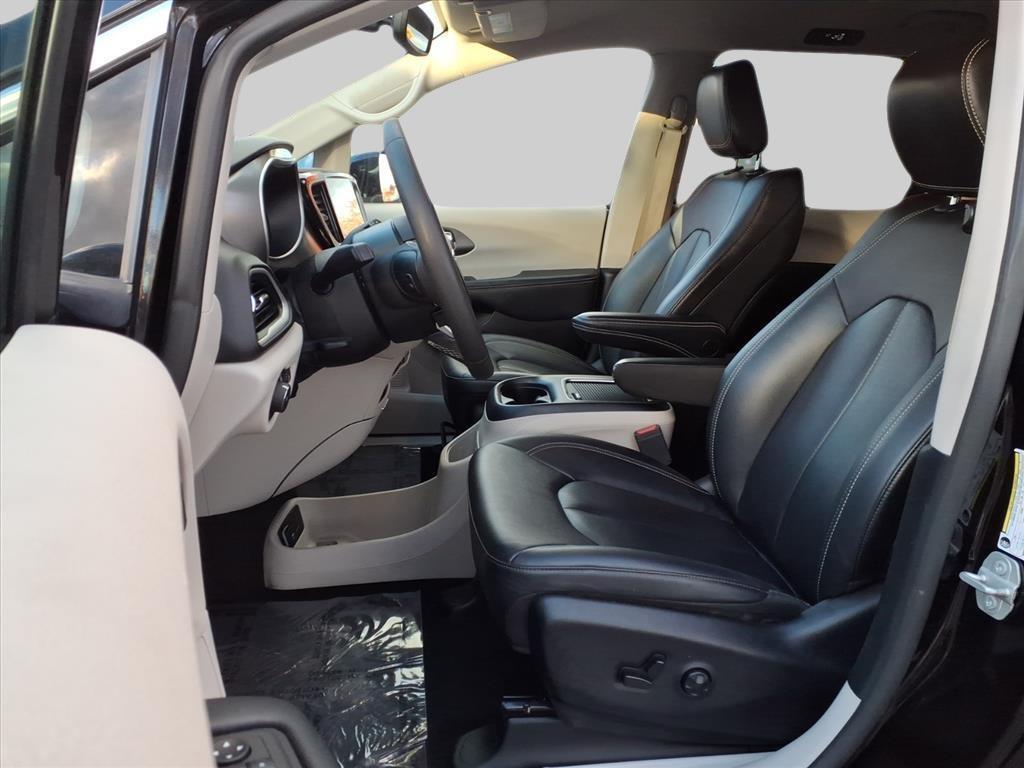 used 2024 Chrysler Pacifica car, priced at $31,350