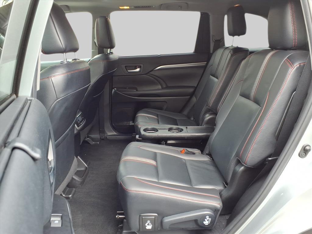 used 2019 Toyota Highlander car, priced at $22,587