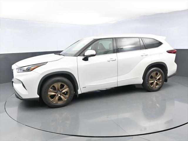 used 2022 Toyota Highlander Hybrid car, priced at $32,245