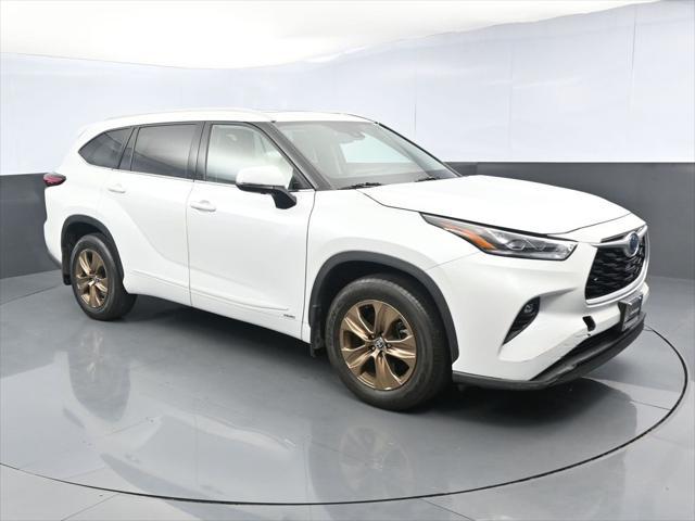used 2022 Toyota Highlander Hybrid car, priced at $32,245