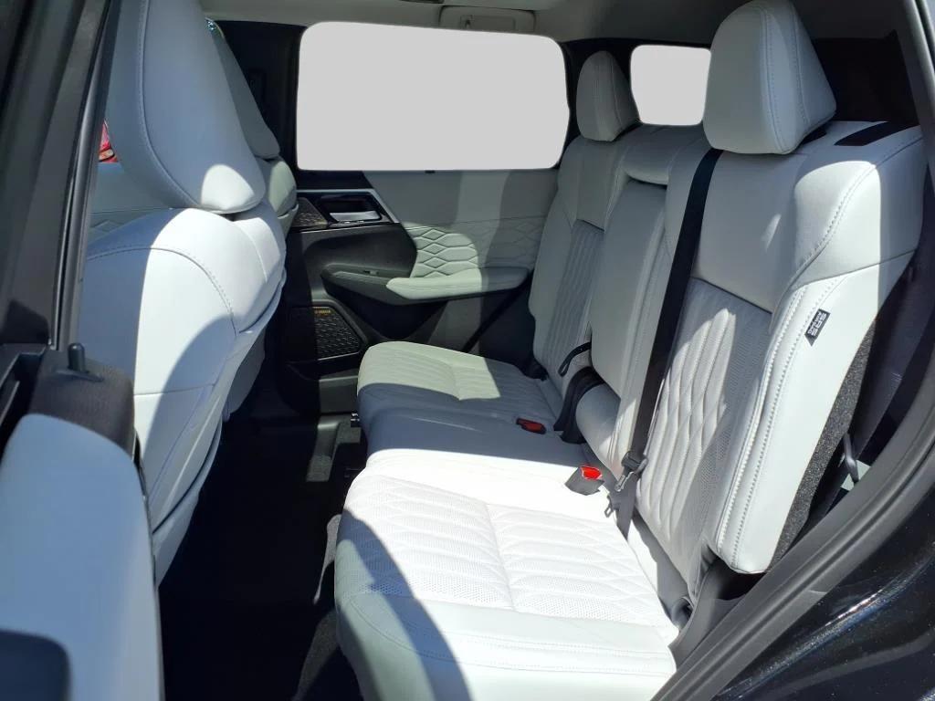 new 2025 Mitsubishi Outlander car, priced at $46,140