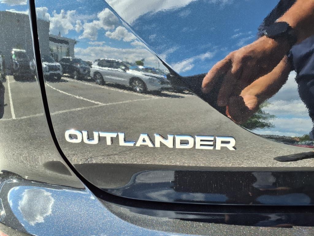 new 2025 Mitsubishi Outlander car, priced at $46,140