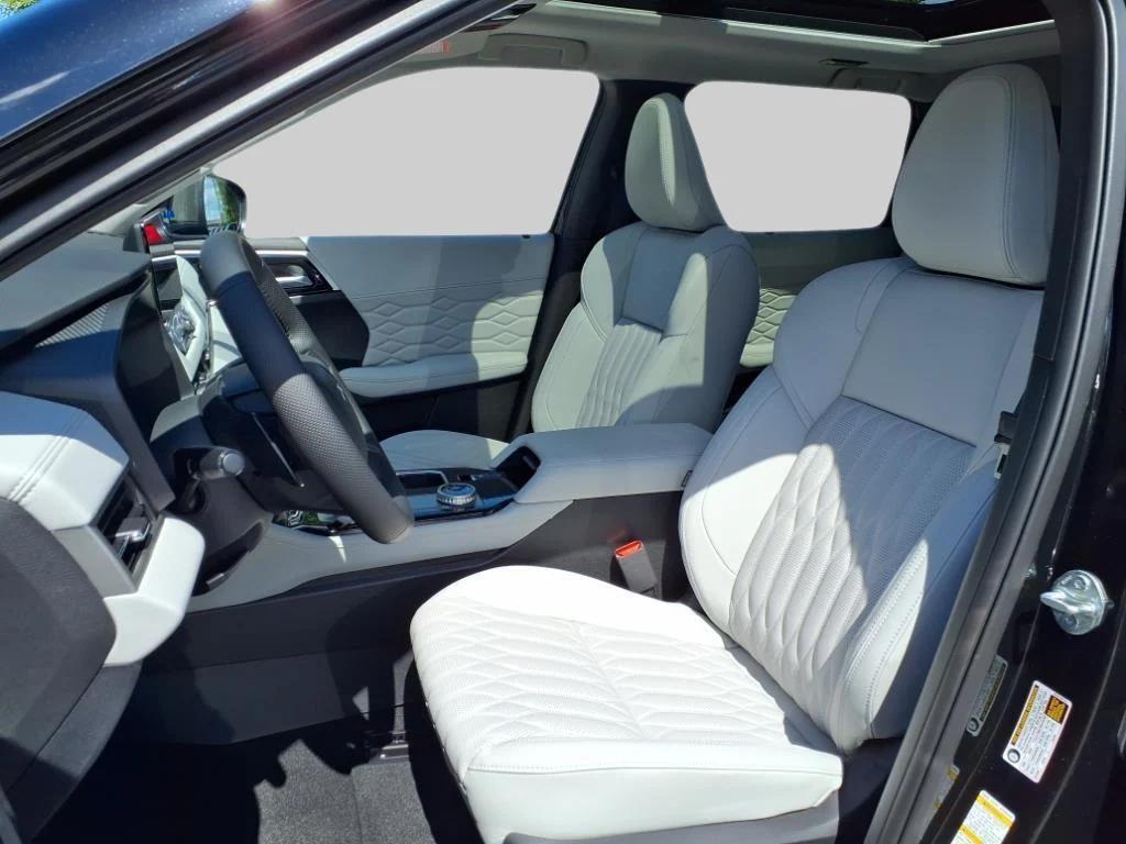 new 2025 Mitsubishi Outlander car, priced at $46,140