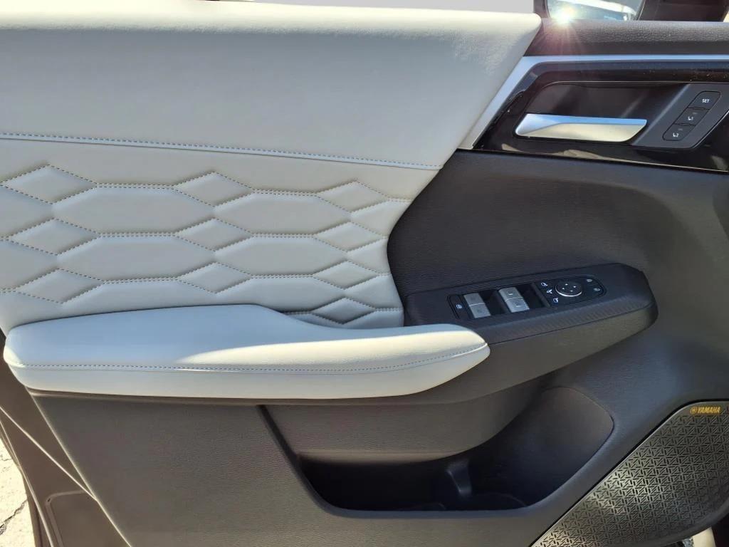 new 2025 Mitsubishi Outlander car, priced at $46,140