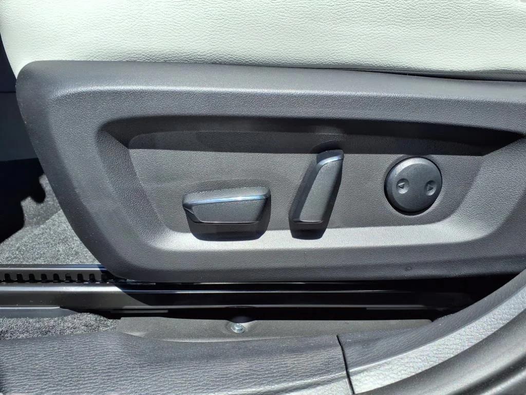 new 2025 Mitsubishi Outlander car, priced at $46,140