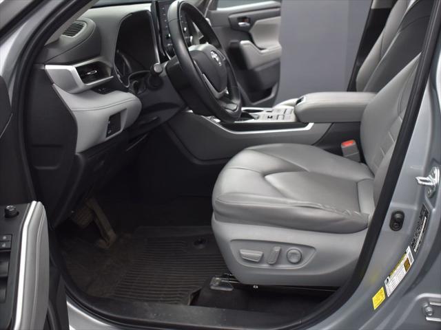 used 2022 Toyota Highlander car, priced at $34,997