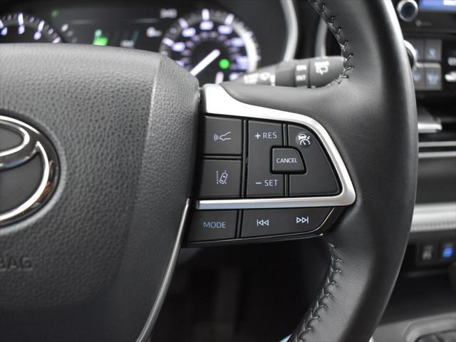 used 2022 Toyota Highlander car, priced at $34,997