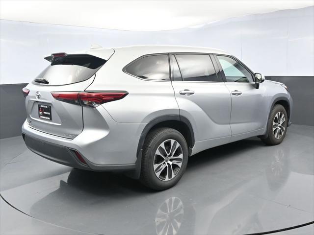 used 2022 Toyota Highlander car, priced at $34,997