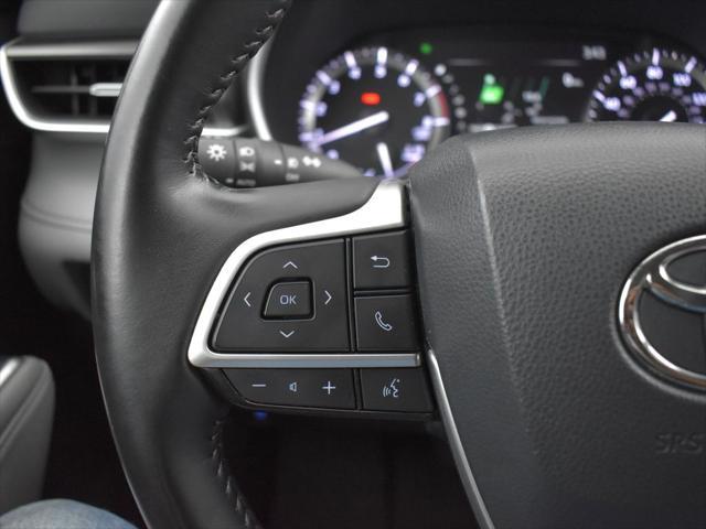 used 2022 Toyota Highlander car, priced at $34,997
