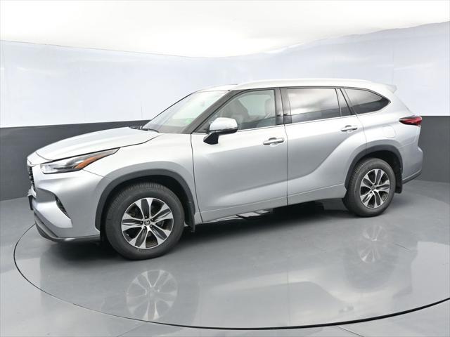 used 2022 Toyota Highlander car, priced at $34,997