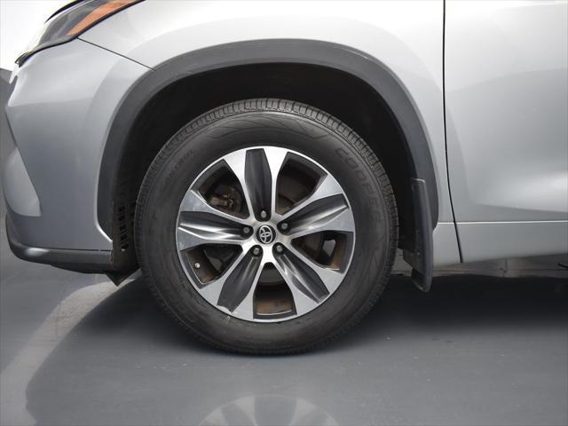 used 2022 Toyota Highlander car, priced at $34,997