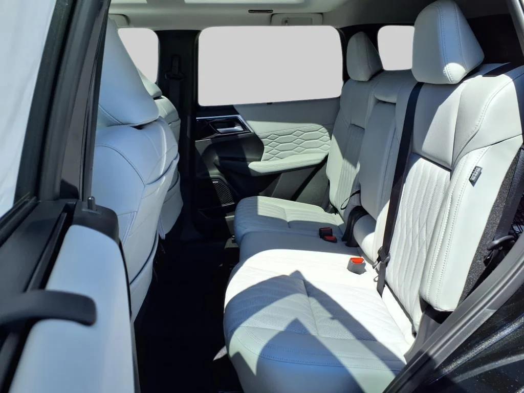 new 2025 Mitsubishi Outlander car, priced at $36,892