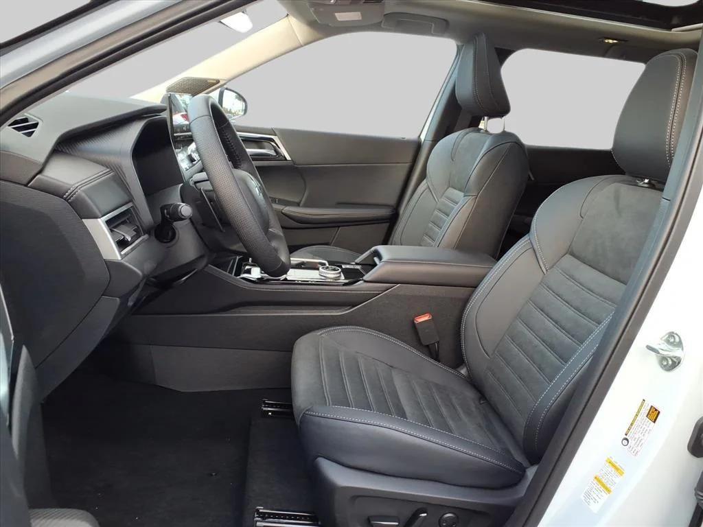 new 2025 Mitsubishi Outlander car, priced at $40,213