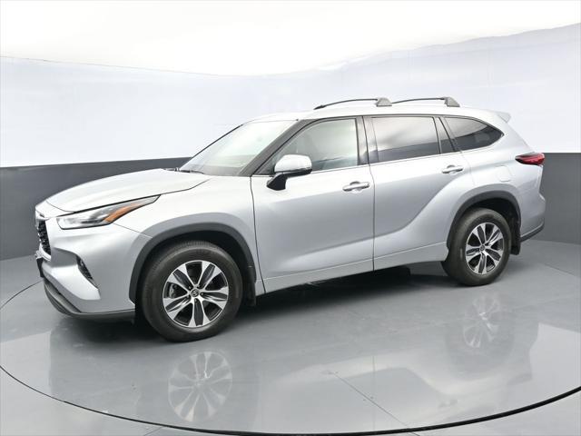 used 2021 Toyota Highlander car, priced at $30,995