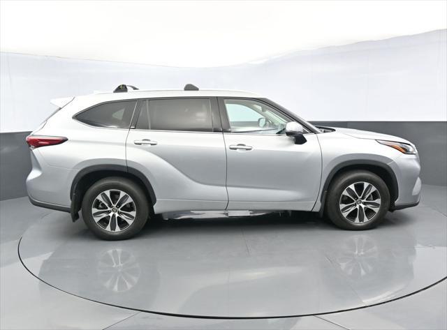used 2021 Toyota Highlander car, priced at $31,797