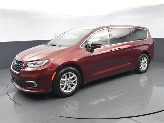 used 2023 Chrysler Pacifica car, priced at $25,002