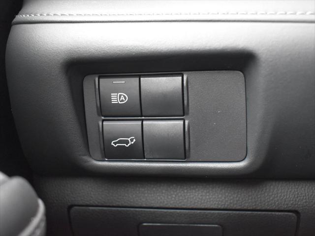 used 2022 Toyota Highlander car, priced at $35,597