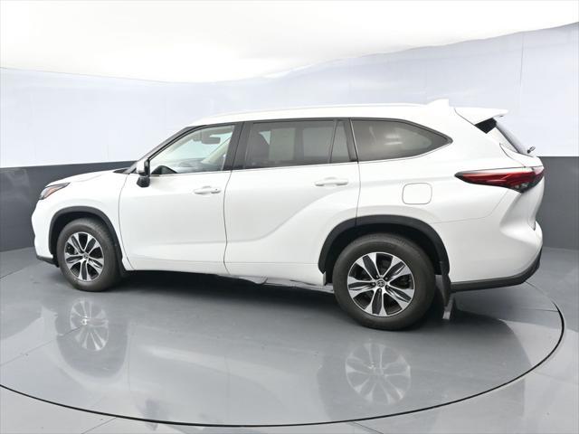 used 2022 Toyota Highlander car, priced at $35,597