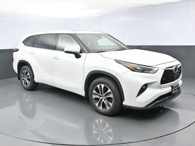 used 2022 Toyota Highlander car, priced at $35,597