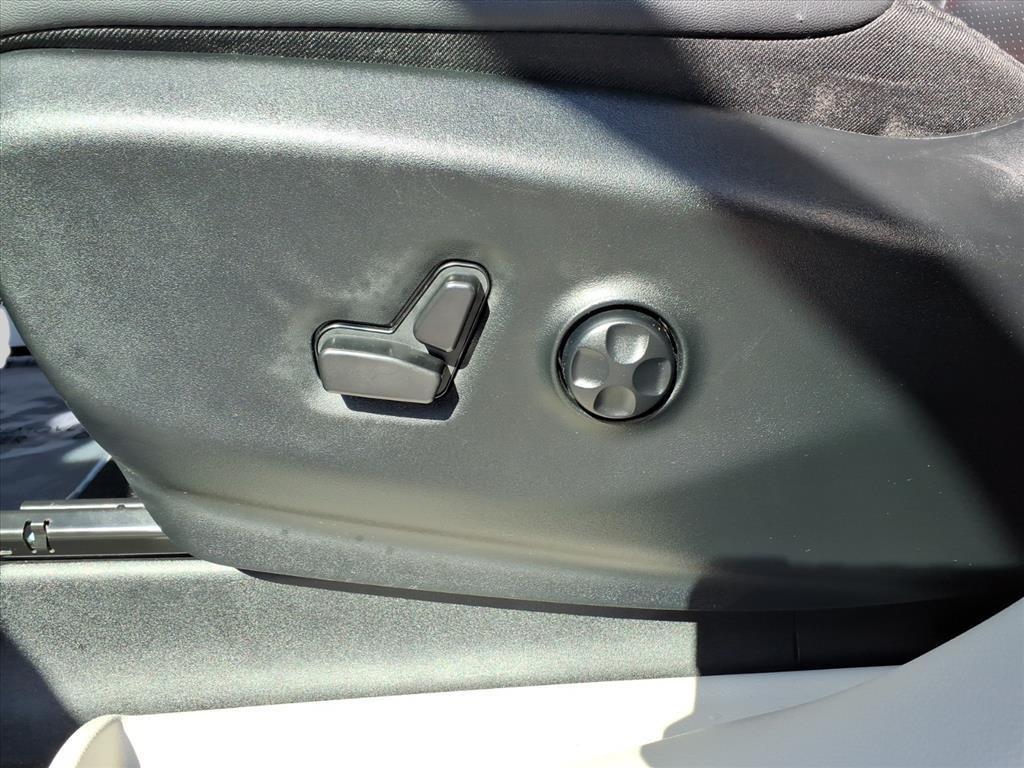 used 2024 Chrysler Pacifica Hybrid car, priced at $31,287