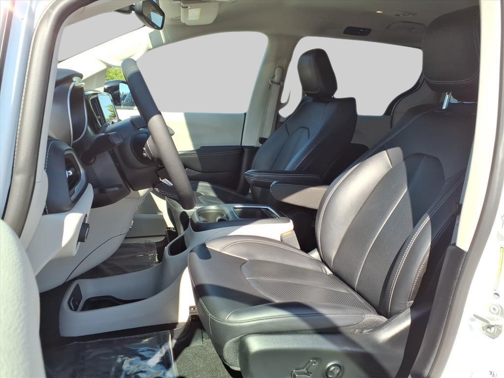 used 2024 Chrysler Pacifica Hybrid car, priced at $31,287