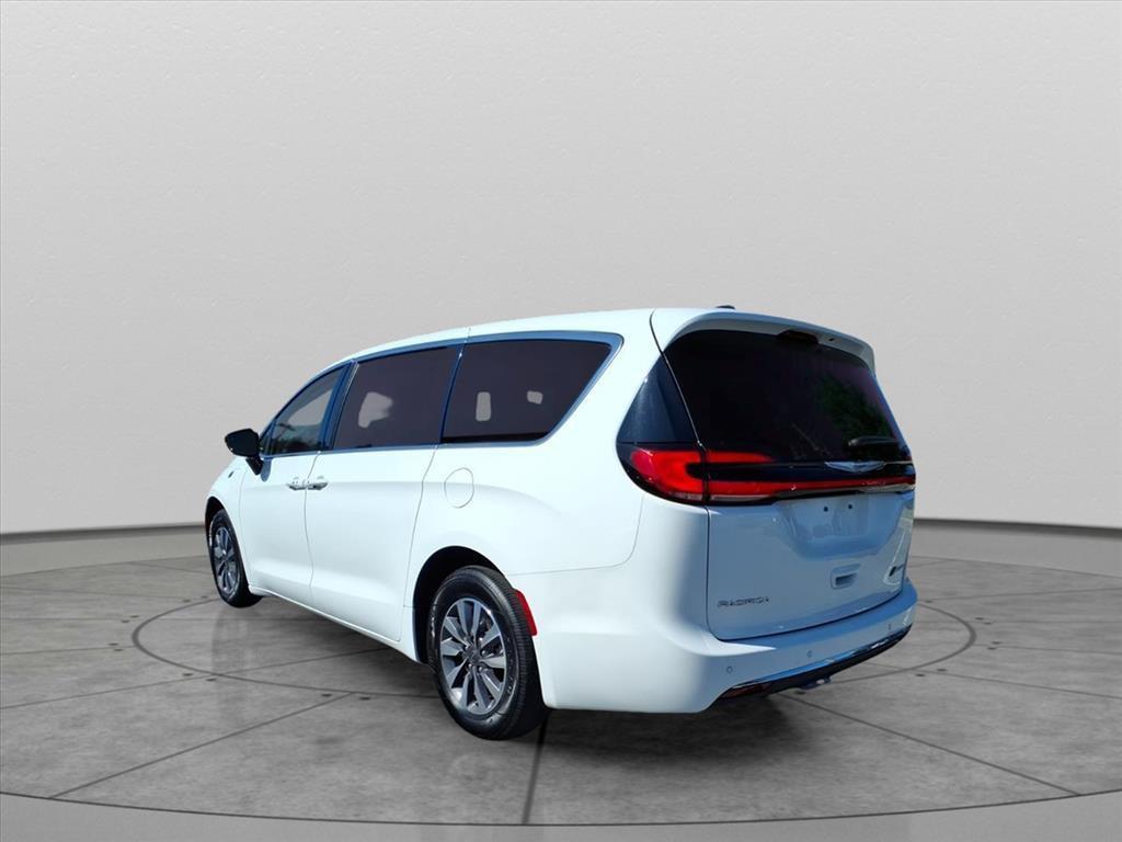 used 2024 Chrysler Pacifica Hybrid car, priced at $31,287